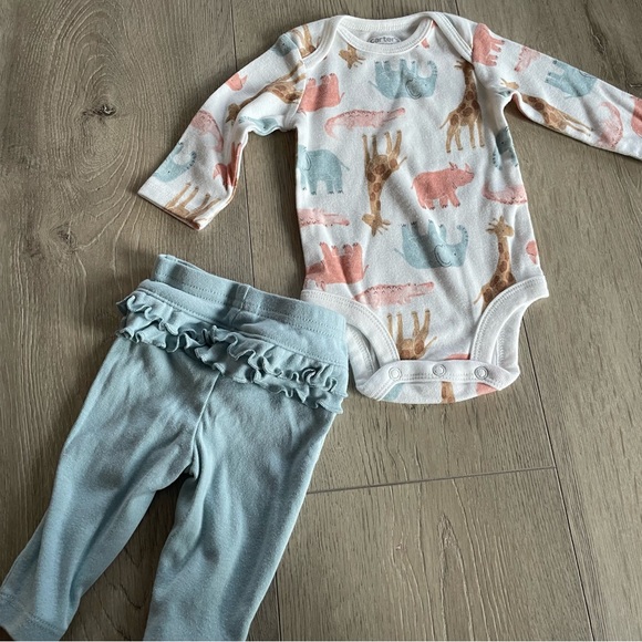 Carter’s baby girl set - Picture 2 of 3